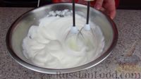 Фото приготовления рецепта: Пирог с творогом и сливами - шаг №15