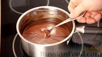 Фото приготовления рецепта: Овсяный пирог с шоколадной начинкой - шаг №7