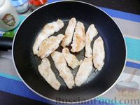 Фото приготовления рецепта: Куриное филе с беконом, в вине - шаг №6