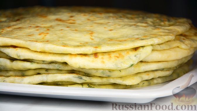Турецкие лепешки на кефире и дрожжах на сковороде — рецепт с фото пошагово