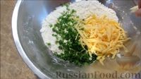 Фото приготовления рецепта: Сырные сконы с зеленым луком - шаг №4