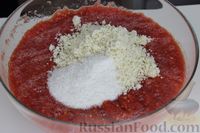 Фото приготовления рецепта: Говяжья печень, тушенная в томатно-сметанном соусе - шаг №6