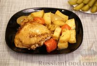 Фото приготовления рецепта: Салат с жареными кальмарами, огурцами, болгарским перцем и яичными блинчиками - шаг №16