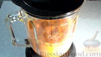 Фото приготовления рецепта: Морковный смузи с яблоком и апельсином - шаг №6