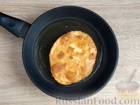 Фото приготовления рецепта: Жареные пирожки с картошкой и укропом - шаг №13