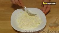 Фото приготовления рецепта: Драники с адыгейским сыром и морковью - шаг №11