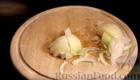 Фото приготовления рецепта: Яичница-глазунья с творогом, в духовке - шаг №2