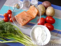 Фото приготовления рецепта: Салат "Русские традиции" с красной рыбой и помидорами - шаг №1