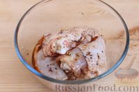 Фото приготовления рецепта: Курица в пряном маринаде, с овощами и фасолью - шаг №4