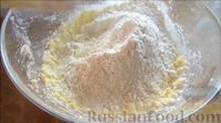 Фото приготовления рецепта: Сахарное печенье с глазурью - шаг №4