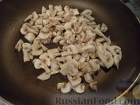 Фото приготовления рецепта: Овощное рагу с курицей с грибами - шаг №10