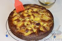 Фото приготовления рецепта: Сочный пирог с нектаринами - шаг №9