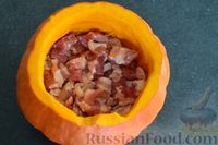 Фото приготовления рецепта: Свинина, запеченная в тыкве - шаг №5