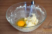Фото приготовления рецепта: Домашние капкейки на молоке - шаг №4