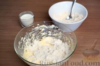 Фото приготовления рецепта: Домашние капкейки на молоке - шаг №8