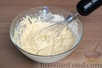 Фото приготовления рецепта: Домашние капкейки на молоке - шаг №10