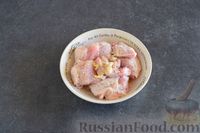 Фото приготовления рецепта: Тушеная курица с нутом - шаг №4