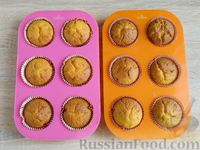 Фото приготовления рецепта: Тыквенно-апельсиновые кексы "Привидения" - шаг №12