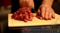 Фото приготовления рецепта: Восточный салат с говядиной, овощами и рисовой лапшой - шаг №1