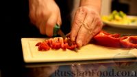 Фото приготовления рецепта: Восточный салат с говядиной, овощами и рисовой лапшой - шаг №3