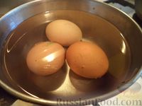 Фото приготовления рецепта: Салат мясной с сыром и яйцом - шаг №2