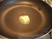 Фото приготовления рецепта: Салат мясной с сыром и яйцом - шаг №4