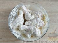 Фото приготовления рецепта: Куриные голени в индийском стиле, с лаймом и йогуртом - шаг №6