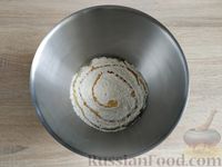 Фото приготовления рецепта: Пирог с вишнёвым вареньем - шаг №3