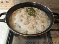 Фото приготовления рецепта: Латышский свекольный суп с фрикадельками - шаг №8