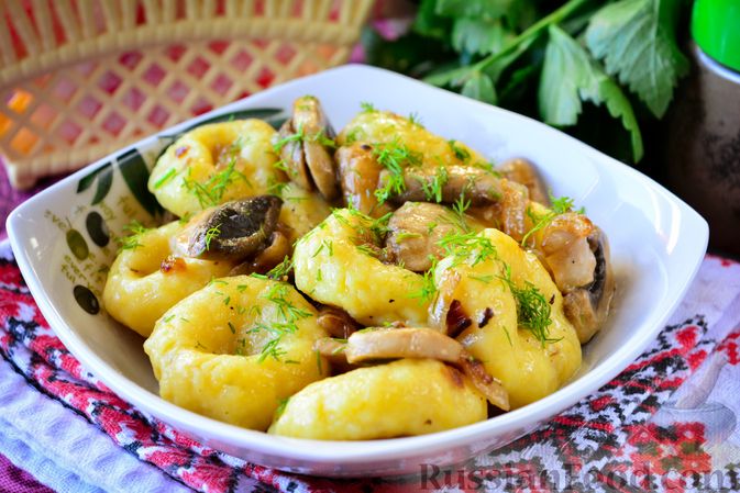 Вареники с картошкой и лисичками — рецепт с фото пошагово