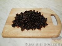 Фото приготовления рецепта: Салат с курицей, черносливом и орехами - шаг №10