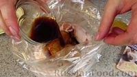 Фото приготовления рецепта: Куриные крылышки в медово-соевом соусе - шаг №3