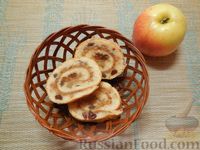 Фото приготовления рецепта: Бисквитный рулет с яблоками - шаг №18