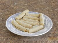 Фото приготовления рецепта: Песочно-дрожжевое печенье из муки грубого помола - шаг №11