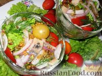 Фото к рецепту: Салат с сельдью и помидорами