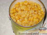 Фото приготовления рецепта: Салат с кукурузой и грибами - шаг №2