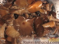 Фото приготовления рецепта: Салат с кукурузой и грибами - шаг №3