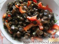 Фото приготовления рецепта: Солянка с колбасой и черносливом - шаг №6