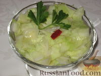 Фото приготовления рецепта: Восточный салат из капусты - шаг №9