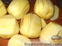 Фото приготовления рецепта: Картофельные веера с сыром - шаг №2