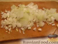 Фото приготовления рецепта: Салат из рыбных консервов с яйцами и рисом - шаг №3