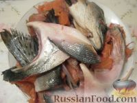 Фото приготовления рецепта: Уха из лососевых голов - шаг №2