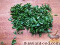 Фото приготовления рецепта: Капустный салат с чесноком - шаг №3