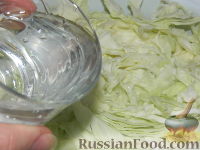 Фото приготовления рецепта: Солянка из капусты с грибами - шаг №3