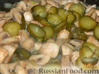 Фото приготовления рецепта: Солянка из капусты с грибами - шаг №8
