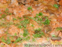 Фото приготовления рецепта: Солянка из капусты с грибами - шаг №16