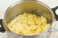 Фото приготовления рецепта: Картофель в заливке с копчёным сыром - шаг №3
