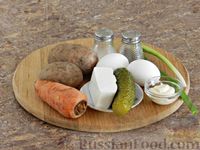Фото приготовления рецепта: Слоеный овощной салат с плавленым сыром и яйцом - шаг №1