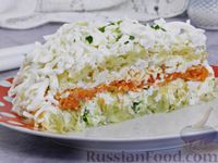 Фото приготовления рецепта: Слоеный овощной салат с плавленым сыром и яйцом - шаг №11