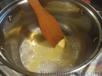 Фото приготовления рецепта: Салат-торт с красной рыбой, картофелем, сыром и яйцами - шаг №9